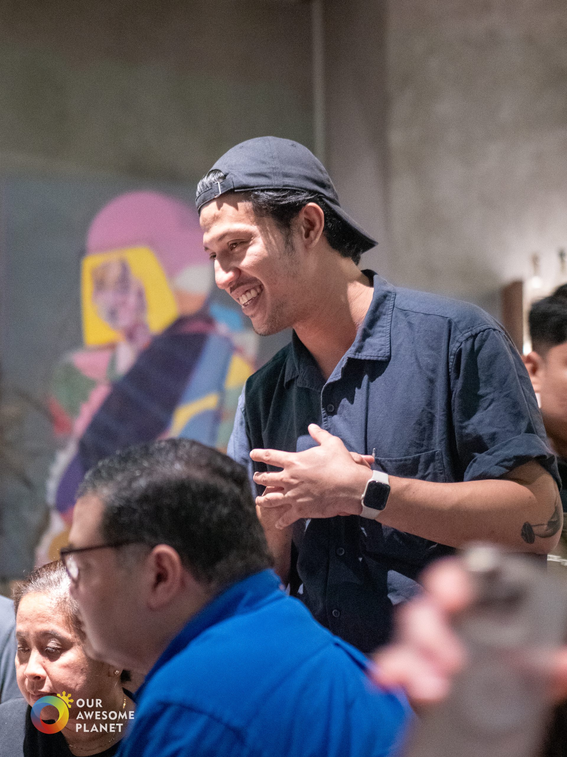 Chef Patrick Curitana chatting with guests at Los Tacos MNL